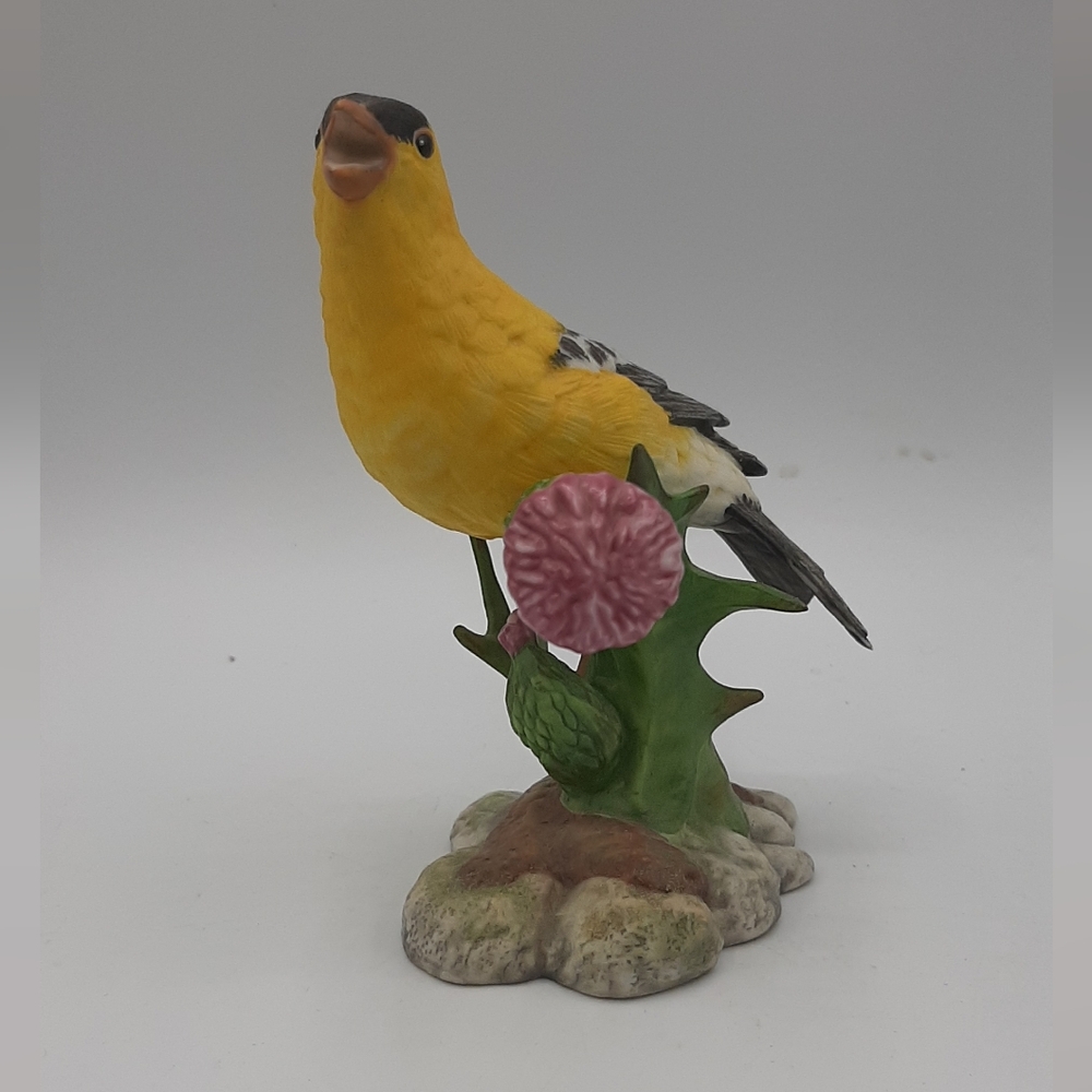 American Goldfinch Bird Figurine Franklin Mint Birds & Blossoms Of World 1986